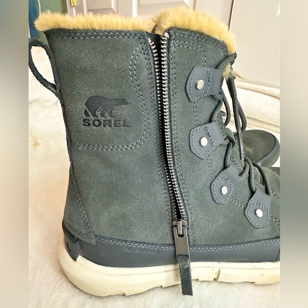 Women’s Sorel Explorer II Joan
Gray, size 11